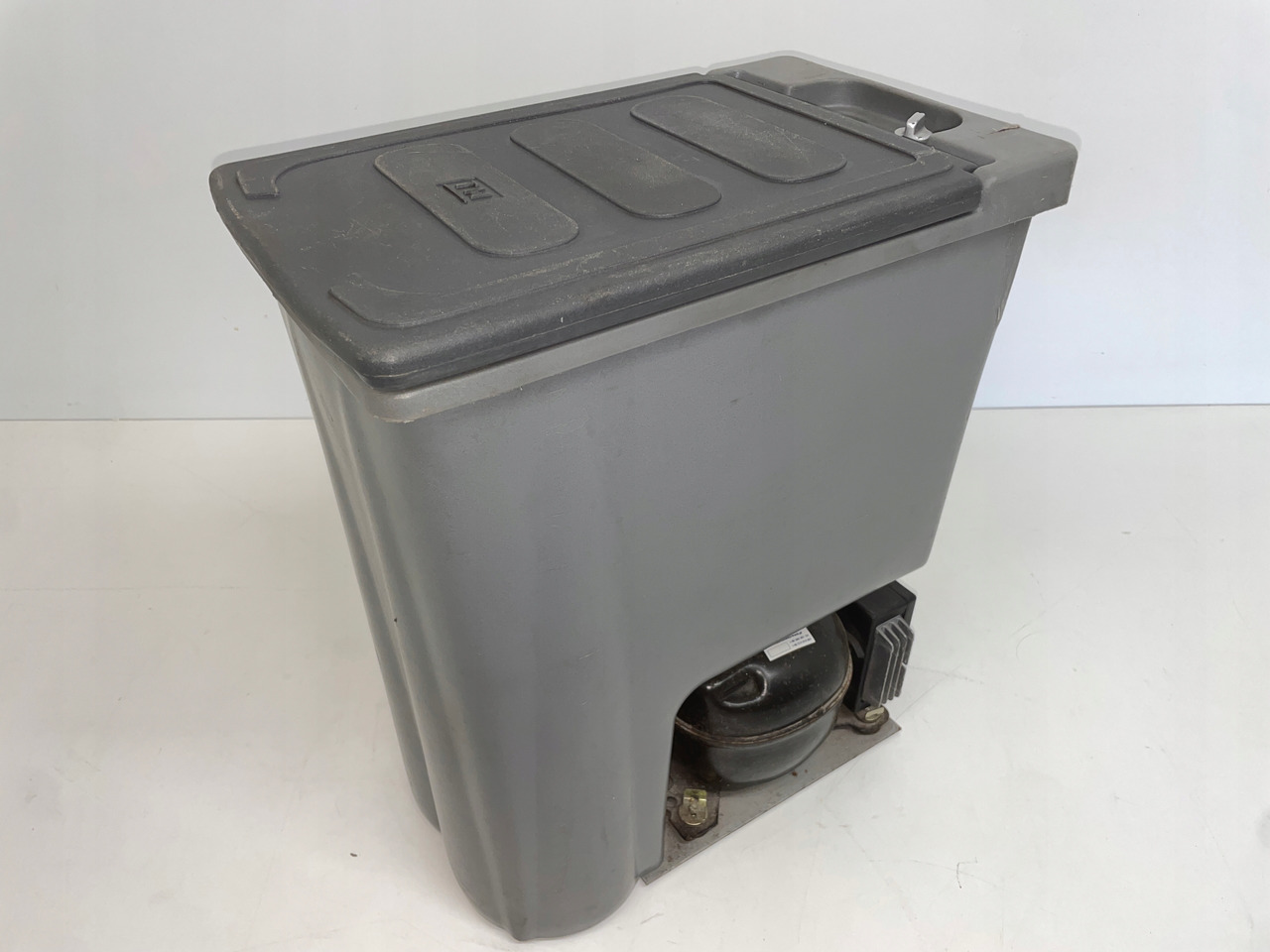 LODÓWKA CHŁODZIARKA MERCEDES ACTROS 80032324 - Cabina e interior para Camión: foto 1 LODÓWKA CHŁODZIARKA MERCEDES ACTROS 80032324 - Cabina e interior para Camión: foto 1