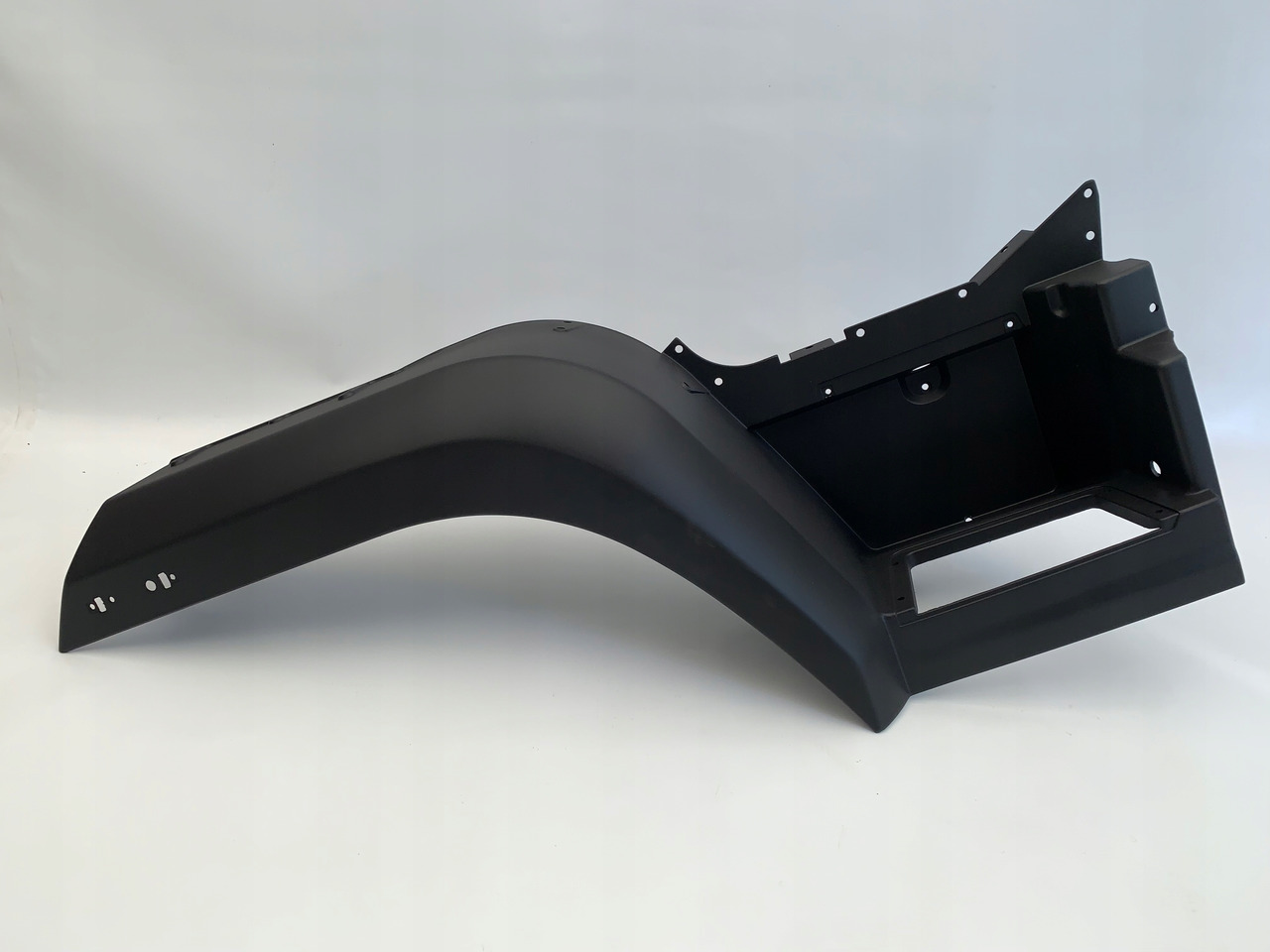 PRAWA STOPNICA BŁOTNIK MAN L2000M L 2000 M NR 1111 - Carrocería y exterior para Camión: foto 1 PRAWA STOPNICA BŁOTNIK MAN L2000M L 2000 M NR 1111 - Carrocería y exterior para Camión: foto 1