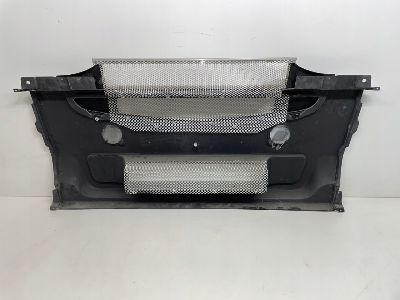 ŚRODEK ZDERZAK NAKŁADKA OSŁONA RENAULT MAGNUM DXI - Parachoques para Camión: foto 4 ŚRODEK ZDERZAK NAKŁADKA OSŁONA RENAULT MAGNUM DXI - Parachoques para Camión: foto 4