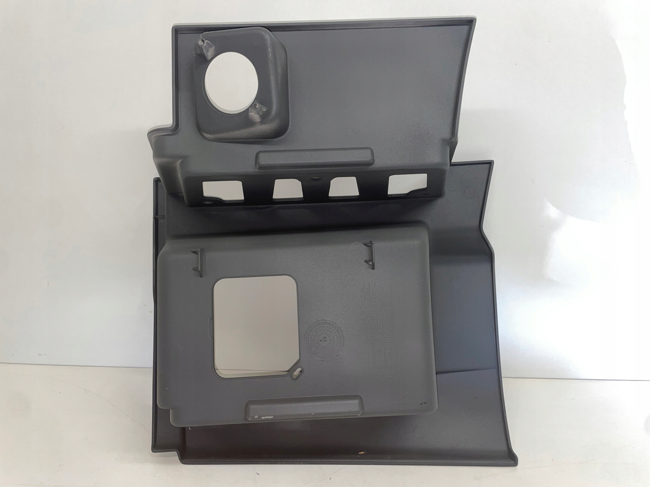 STOPNICA DOLNY STOPIEŃ PRAWY MAN TGS TGXS TG-3 81615200092 - Peldaño para Camión: foto 4 STOPNICA DOLNY STOPIEŃ PRAWY MAN TGS TGXS TG-3 81615200092 - Peldaño para Camión: foto 4