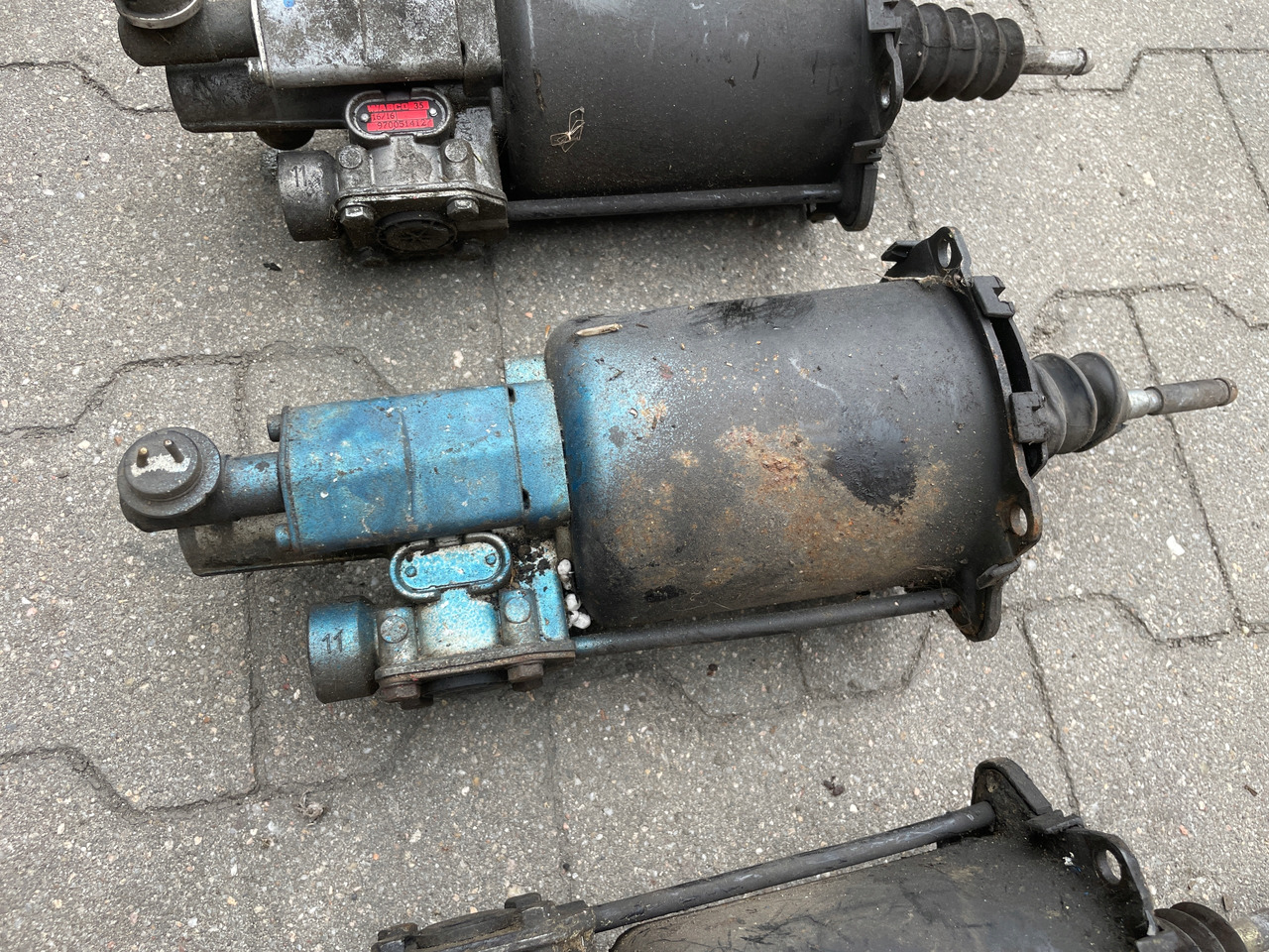 WYBIERAK SKRZYNI BIEGÓW WYSPRZĘGLIK ZAWÓR MAN TGA TGS TGX 9700514127 - Cilindro de embrague para Camión: foto 5 WYBIERAK SKRZYNI BIEGÓW WYSPRZĘGLIK ZAWÓR MAN TGA TGS TGX 9700514127 - Cilindro de embrague para Camión: foto 5