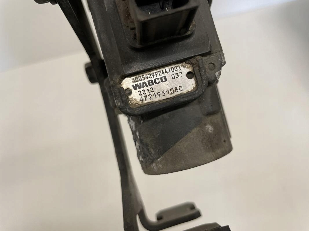 ZAWÓR CIŚNIENIA MERCEDES ACTROS MP4 A0054299244 - Suspensión para Camión: foto 2 ZAWÓR CIŚNIENIA MERCEDES ACTROS MP4 A0054299244 - Suspensión para Camión: foto 2