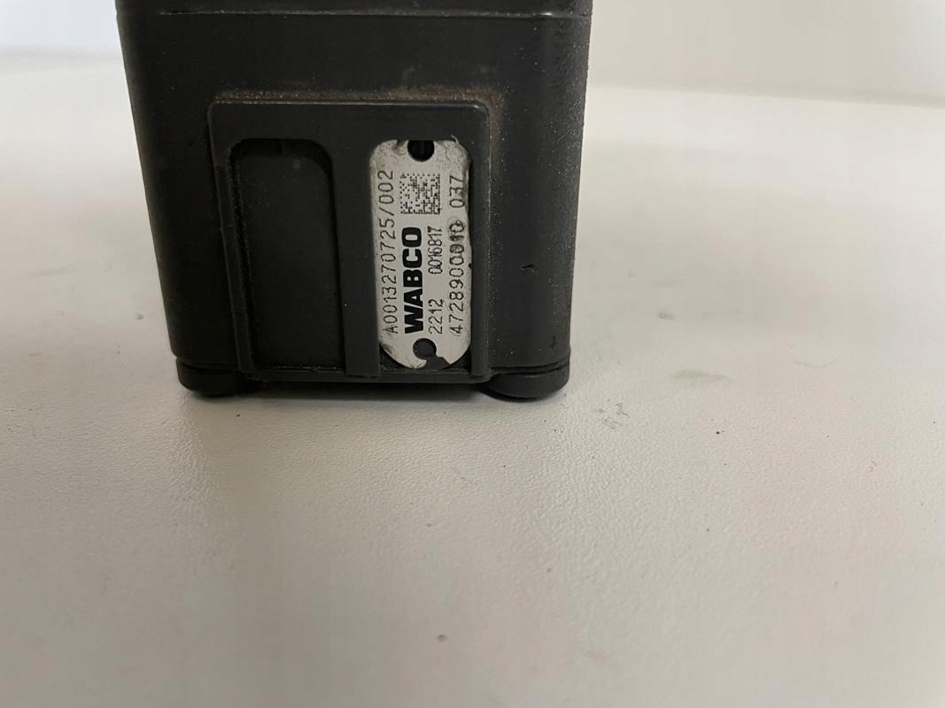 ZAWÓR PODUSZEK MERCEDES ACTROS MP 4 A0013270725 - Válvula de freno para Camión: foto 2 ZAWÓR PODUSZEK MERCEDES ACTROS MP 4 A0013270725 - Válvula de freno para Camión: foto 2