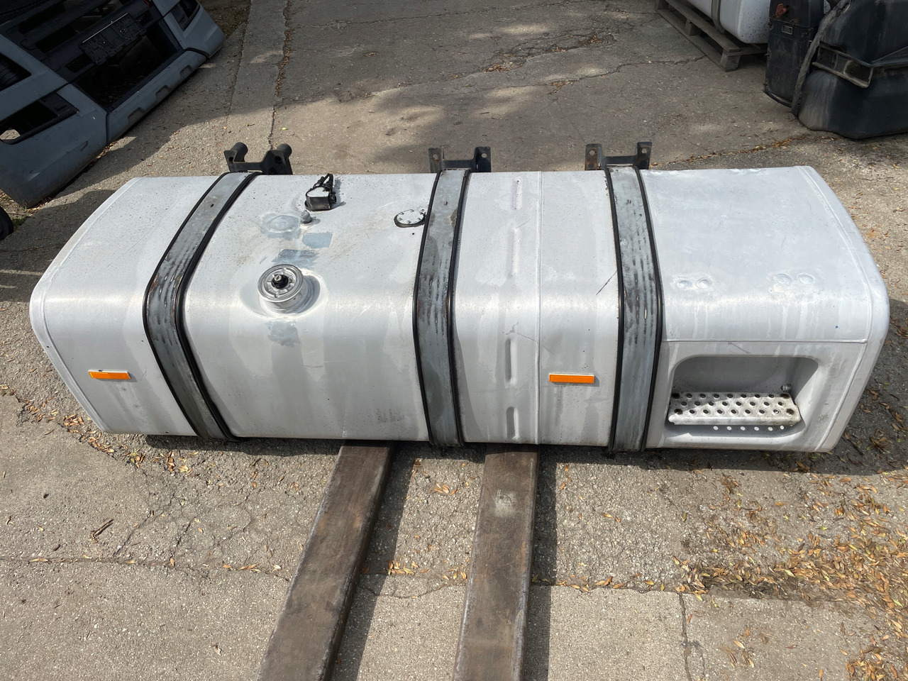 ZBIORNIK PALIWA 710 L MAN TGA TGX TGS 81.12201-6448 - Depósito de combustible para Camión: foto 1 ZBIORNIK PALIWA 710 L MAN TGA TGX TGS 81.12201-6448 - Depósito de combustible para Camión: foto 1