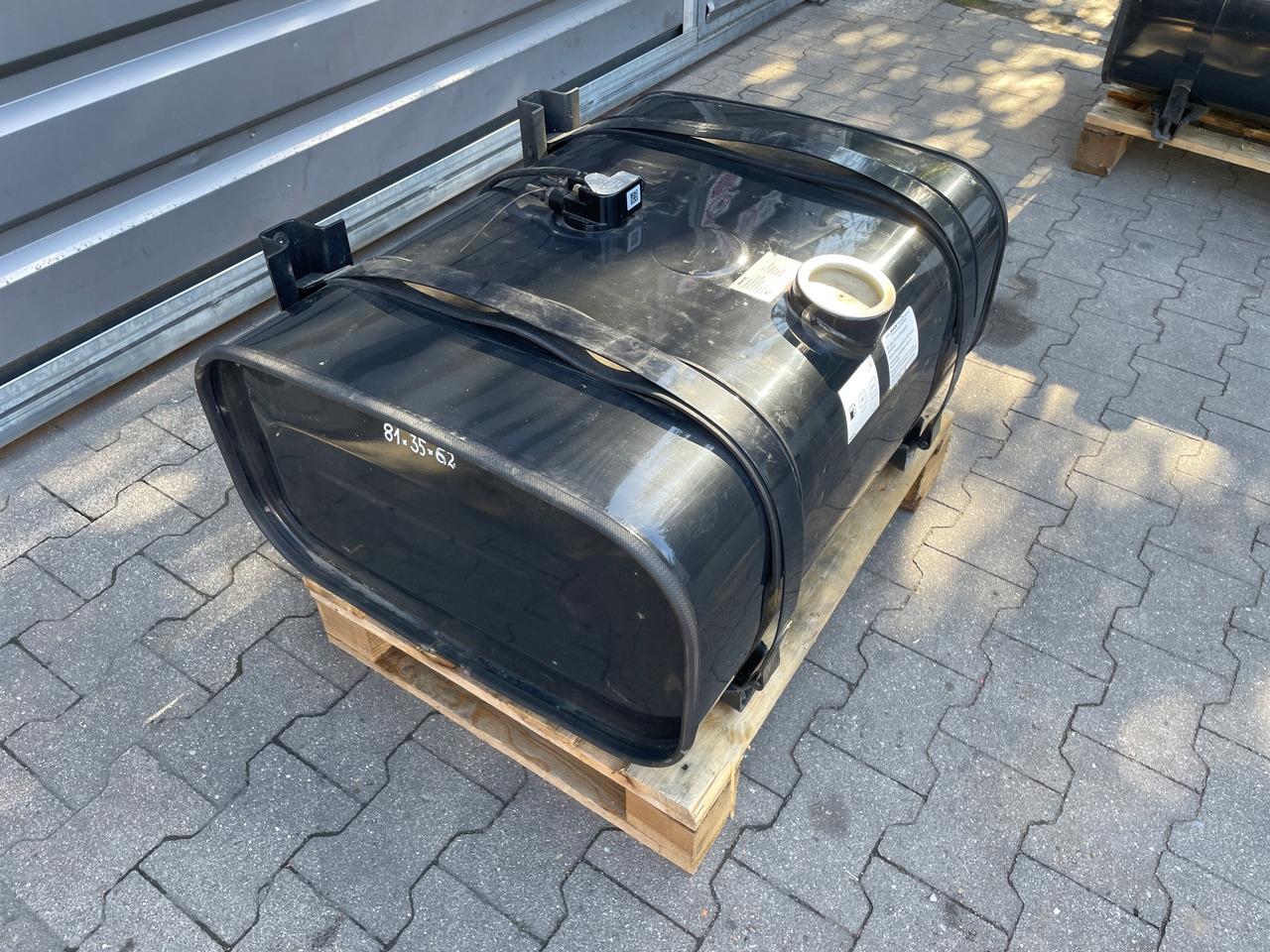 ZBIORNIK PALIWA MAN 150 L , L2000 TGL TGM 81122015818 - Depósito de combustible para Camión: foto 1 ZBIORNIK PALIWA MAN 150 L , L2000 TGL TGM 81122015818 - Depósito de combustible para Camión: foto 1