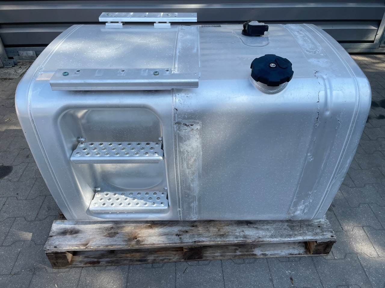 ZBIORNIK PALIWA MAN TGA TGX TGS 460 L 81122016831 - Depósito de combustible para Camión: foto 1 ZBIORNIK PALIWA MAN TGA TGX TGS 460 L 81122016831 - Depósito de combustible para Camión: foto 1