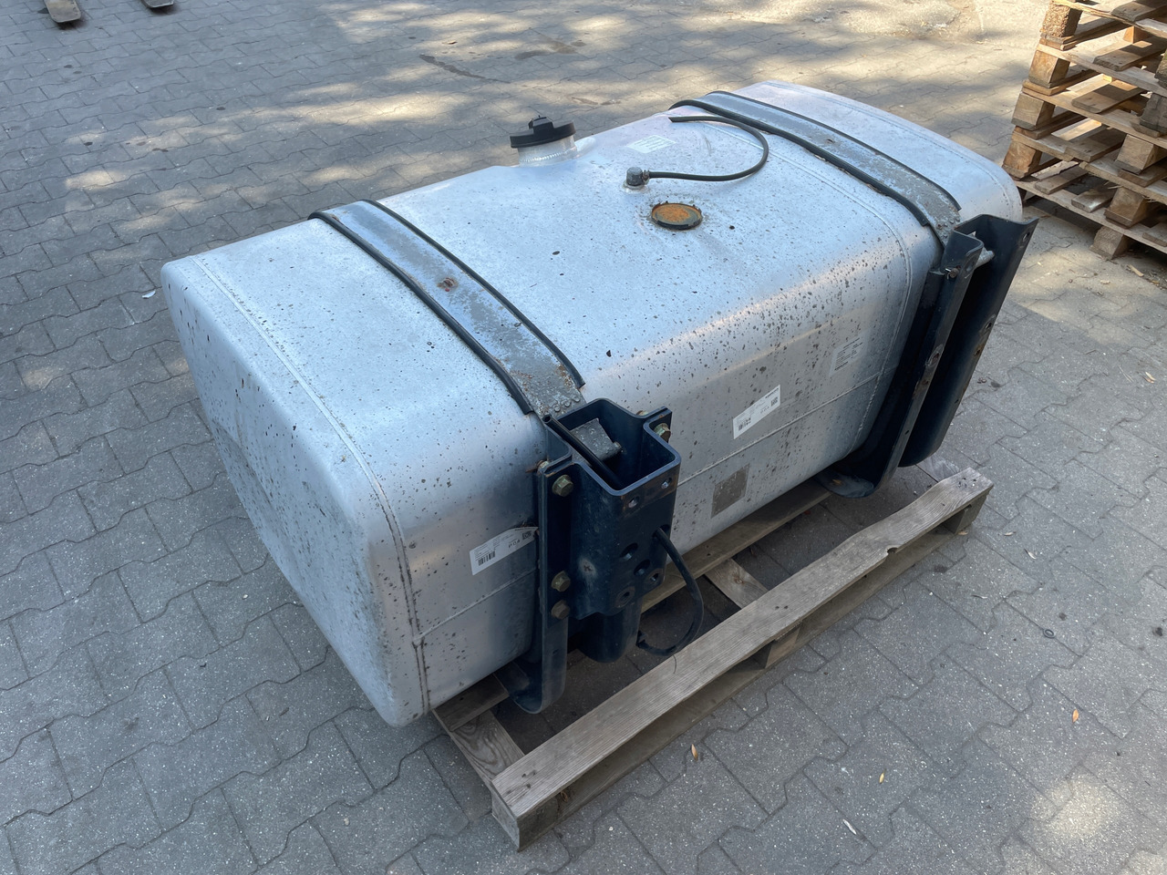 ZBIORNIK PALIWA MAN TGA TGX TGS 480 L LOW DECK 81122015841 - Depósito de combustible para Camión: foto 5 ZBIORNIK PALIWA MAN TGA TGX TGS 480 L LOW DECK 81122015841 - Depósito de combustible para Camión: foto 5