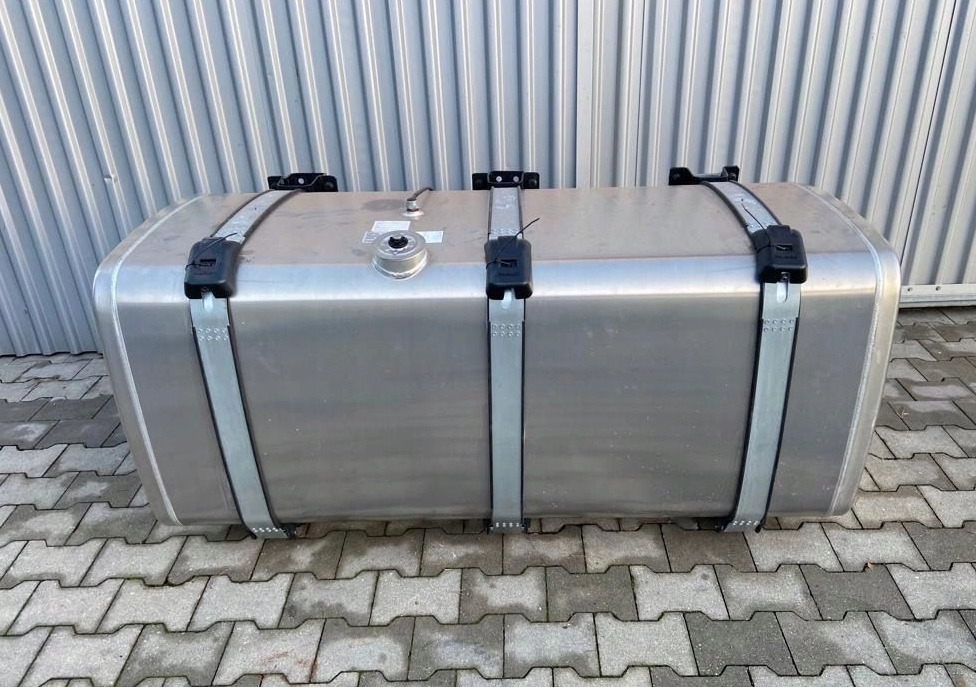 ZBIORNIK PALIWA MAN TGX TGS 710 L 81122016949 - Depósito de combustible para Camión: foto 1 ZBIORNIK PALIWA MAN TGX TGS 710 L 81122016949 - Depósito de combustible para Camión: foto 1