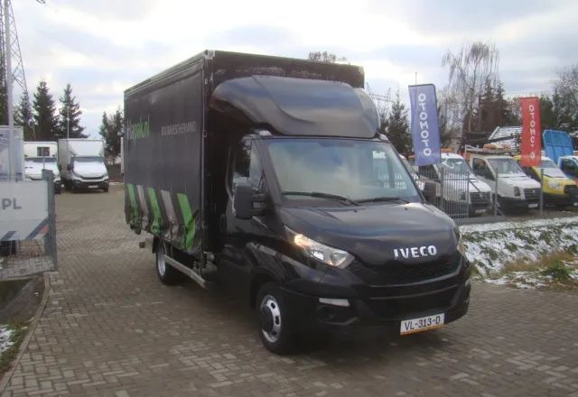 Iveco DAILY 35 C 15 3.0TDI FIRANA Z PRAWEJ STRONY 3.5T DMC WINDA - Furgoneta caja cerrada: foto 3 Iveco DAILY 35 C 15 3.0TDI FIRANA Z PRAWEJ STRONY 3.5T DMC WINDA - Furgoneta caja cerrada: foto 3