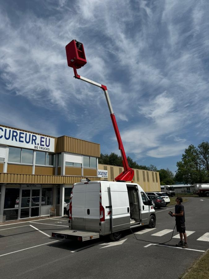 Citroën Jumper - Plataforma elevadora, Furgoneta: foto 2 Citroën Jumper - Plataforma elevadora, Furgoneta: foto 2