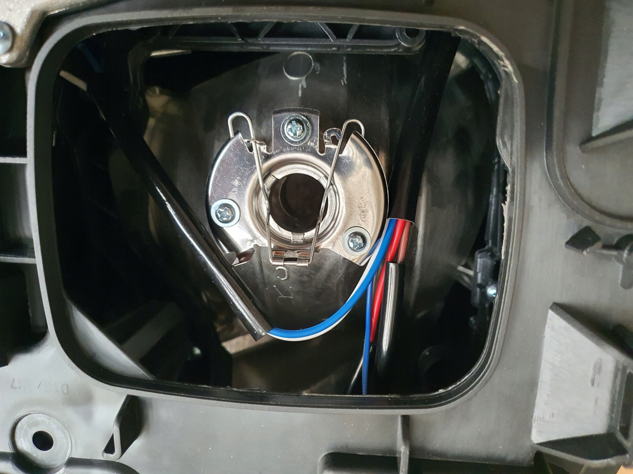 NOWY REFLEKTOR VOLVO FH4 PRAWY - Faro delantero para Camión: foto 5 NOWY REFLEKTOR VOLVO FH4 PRAWY - Faro delantero para Camión: foto 5