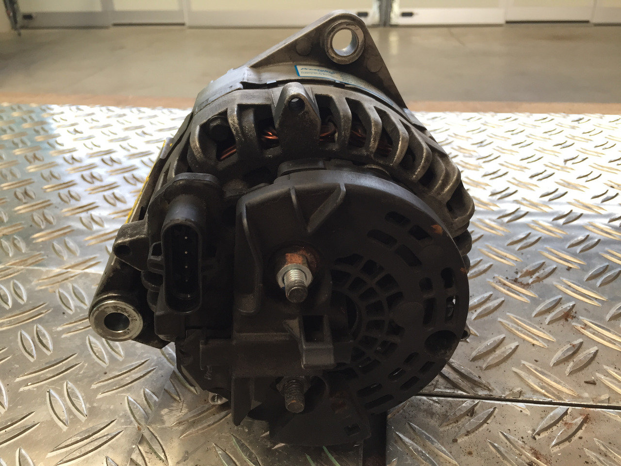 Alternador para Camión Gebrauchte Lichtmaschine MB Axor 1824, Motor Typ OM 906 LA, Artikel - Nr. : A 012 154 67 02: foto 7 Alternador para Camión Gebrauchte Lichtmaschine MB Axor 1824, Motor Typ OM 906 LA, Artikel - Nr. : A 012 154 67 02: foto 7