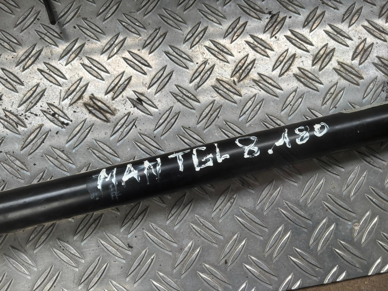 Gebrauchte MAN TGL 8.180 Spurstange / Lenkstange, Artikel - Nr. : 81.46610 - 6820 - Barra de acoplamiento para Camión: foto 5 Gebrauchte MAN TGL 8.180 Spurstange / Lenkstange, Artikel - Nr. : 81.46610 - 6820 - Barra de acoplamiento para Camión: foto 5