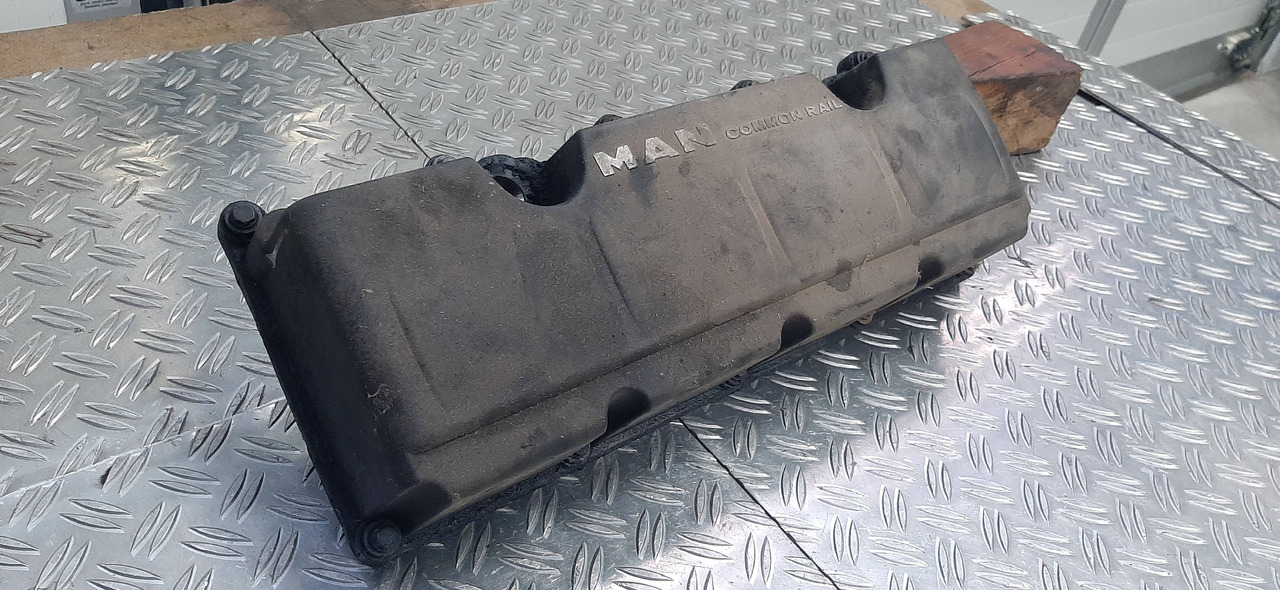 Gebrauchte MAN TGL Motortyp 8.180 LF , Zylinderkopfhaube, Artikel - Nr. : 51.03400 - 6008 - Cabezal de bloque para Camión: foto 5 Gebrauchte MAN TGL Motortyp 8.180 LF , Zylinderkopfhaube, Artikel - Nr. : 51.03400 - 6008 - Cabezal de bloque para Camión: foto 5