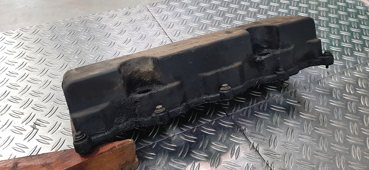 Gebrauchte MAN TGL Motortyp 8.180 LF , Zylinderkopfhaube, Artikel - Nr. : 51.03400 - 6008 - Cabezal de bloque para Camión: foto 4 Gebrauchte MAN TGL Motortyp 8.180 LF , Zylinderkopfhaube, Artikel - Nr. : 51.03400 - 6008 - Cabezal de bloque para Camión: foto 4