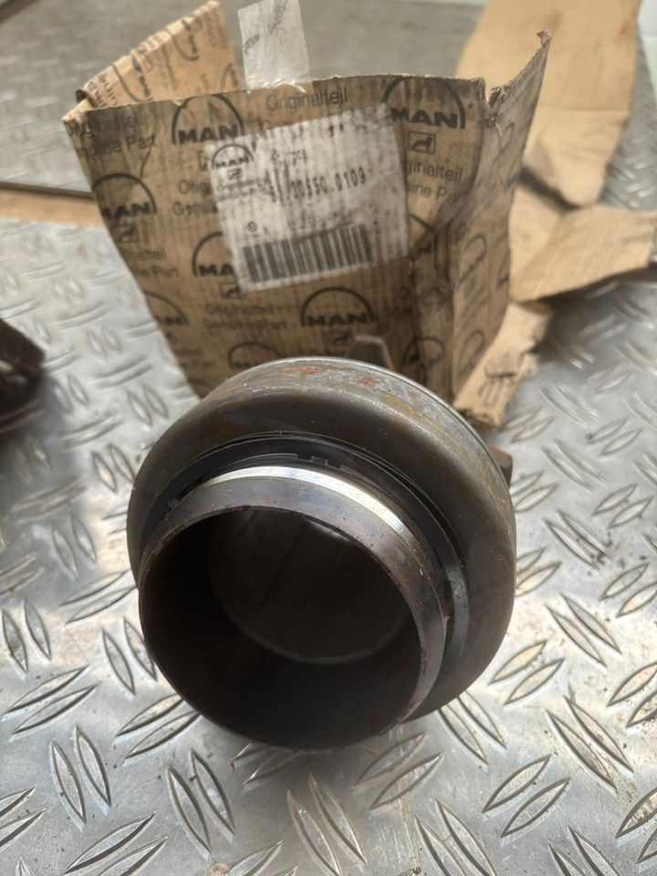 Neuwertiges MAN Ausrücklager, Kupplungssatz, Artikel - Nr. : 81.30550 - 0109 - Embrague y piezas para Camión: foto 4 Neuwertiges MAN Ausrücklager, Kupplungssatz, Artikel - Nr. : 81.30550 - 0109 - Embrague y piezas para Camión: foto 4