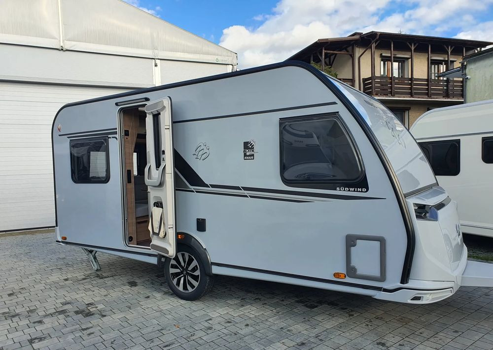 KNAUS SUDWIND 450 FU BLACK SELECTION - Caravana: foto 4 KNAUS SUDWIND 450 FU BLACK SELECTION - Caravana: foto 4