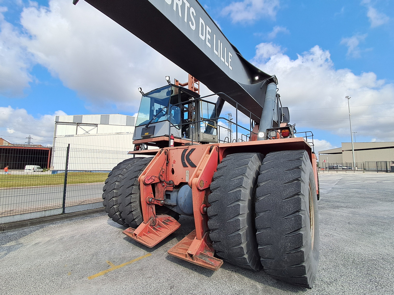 KALMAR DRD 450 80 S5XS - Reach stacker: foto 2 KALMAR DRD 450 80 S5XS - Reach stacker: foto 2
