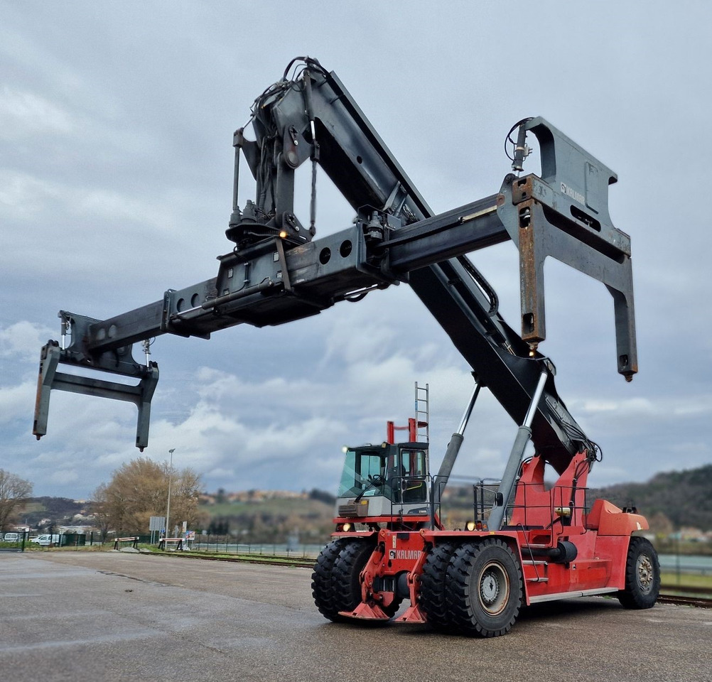 KALMAR DRF 450 70 S5XS - Reach stacker: foto 1 KALMAR DRF 450 70 S5XS - Reach stacker: foto 1