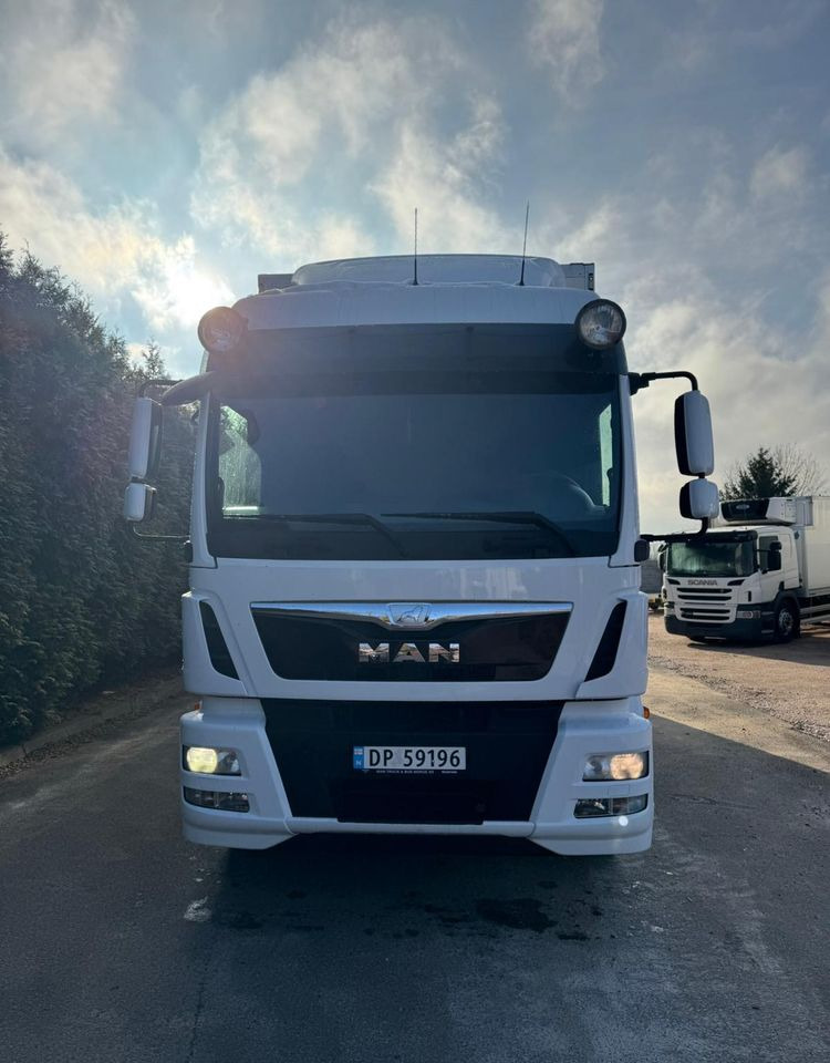 MAN MAN TGM 18.290/ IZOTERMA / OTWIERANY BOK/ /WINDA / 19 EUROPALET/ NISKI PRZEBIEG /SYPIALKA /ACC/EURO6 - Camión frigorífico: foto 3 MAN MAN TGM 18.290/ IZOTERMA / OTWIERANY BOK/ /WINDA / 19 EUROPALET/ NISKI PRZEBIEG /SYPIALKA /ACC/EURO6 - Camión frigorífico: foto 3