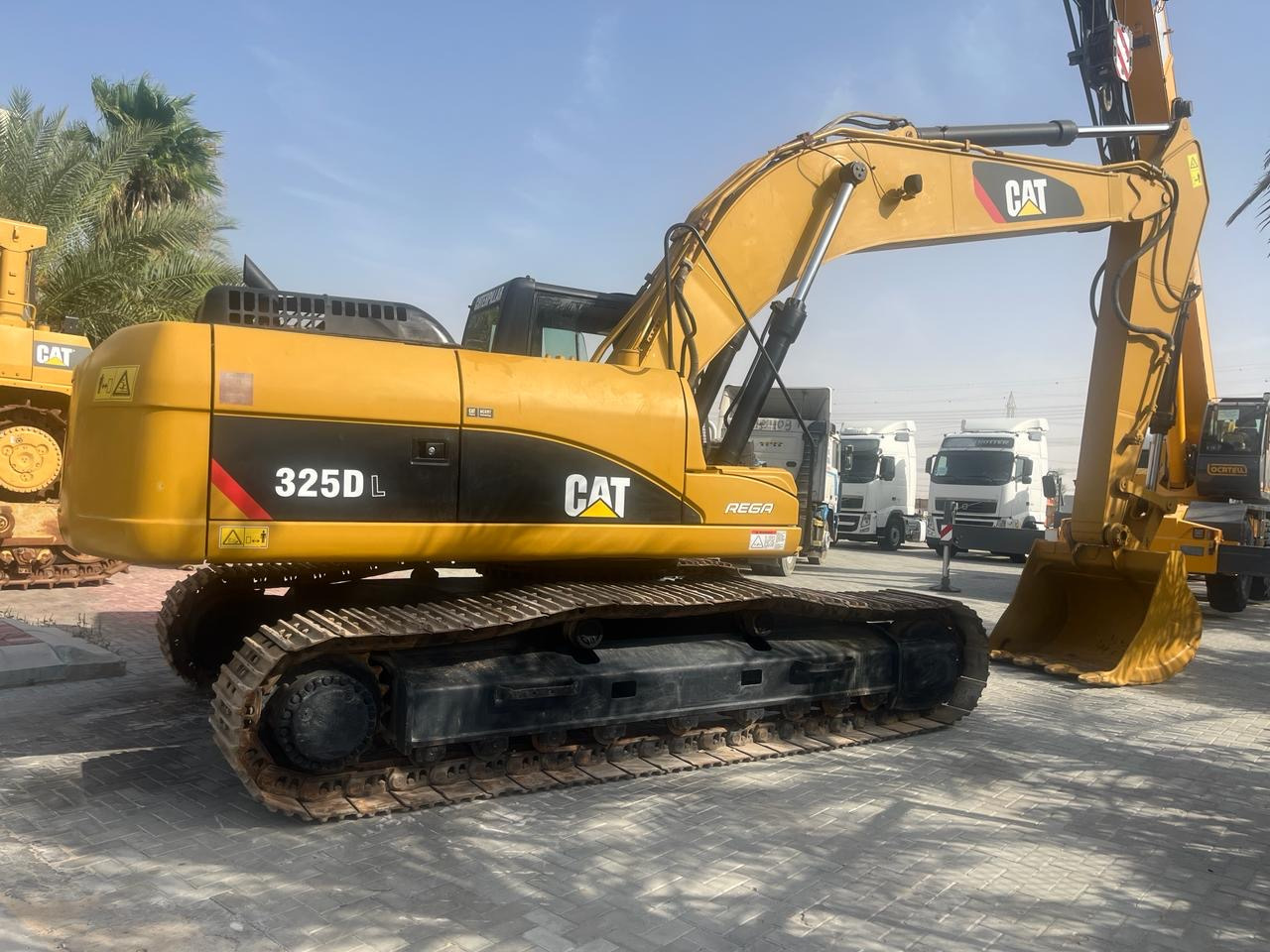 CATERPILLAR 325DL - Excavadora de cadenas: foto 1 CATERPILLAR 325DL - Excavadora de cadenas: foto 1