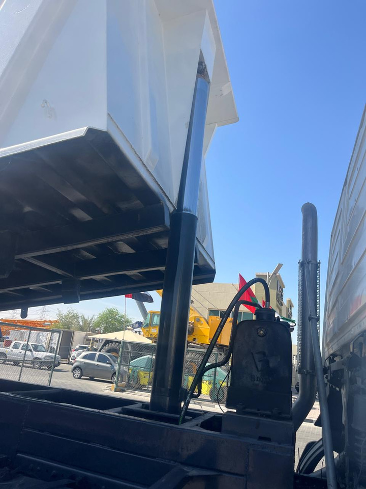 MERCEDES-BENZ Actros 3341 - Camión volquete: foto 5 MERCEDES-BENZ Actros 3341 - Camión volquete: foto 5