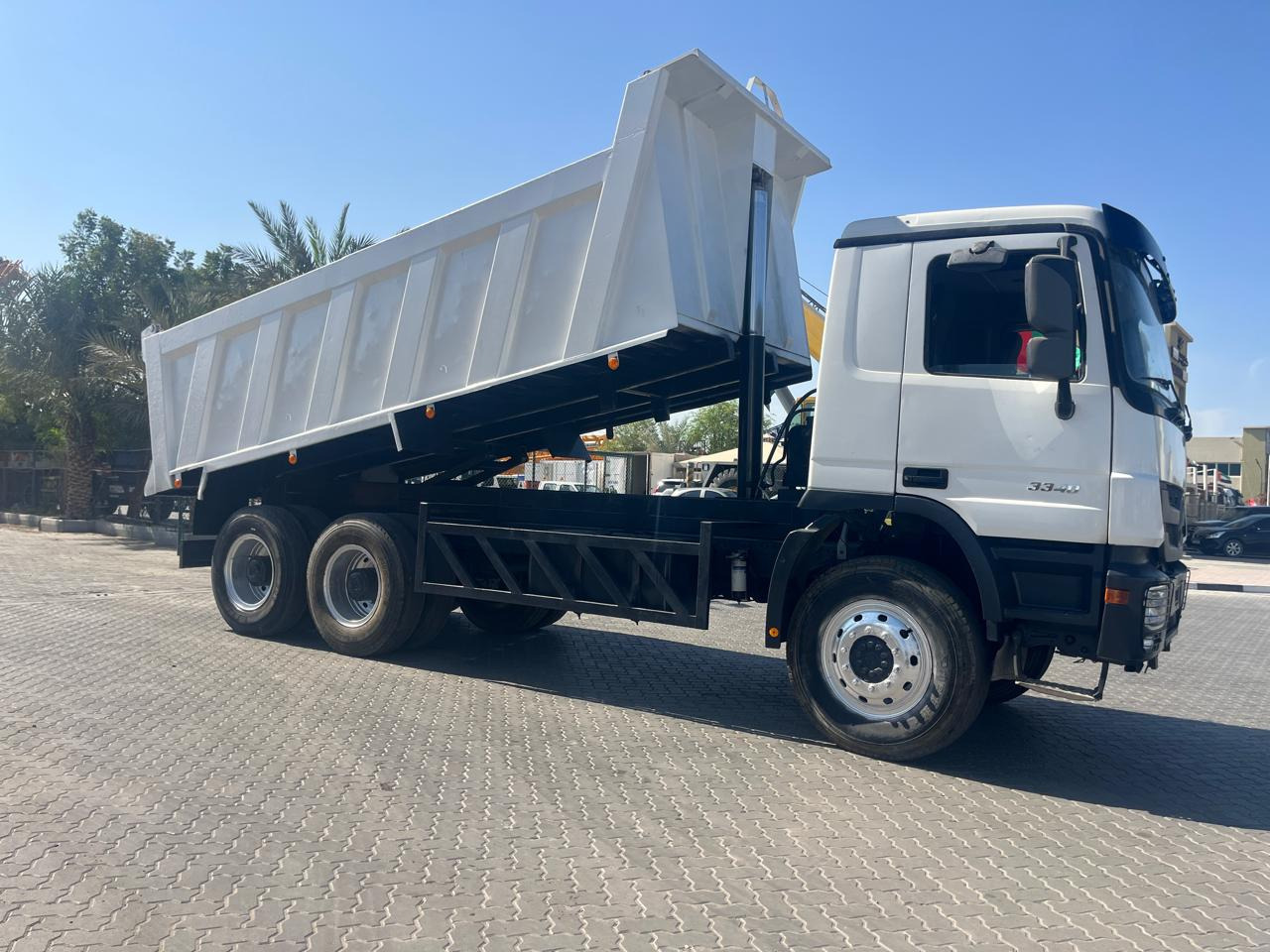 MERCEDES-BENZ Actros 3341 - Camión volquete: foto 4 MERCEDES-BENZ Actros 3341 - Camión volquete: foto 4