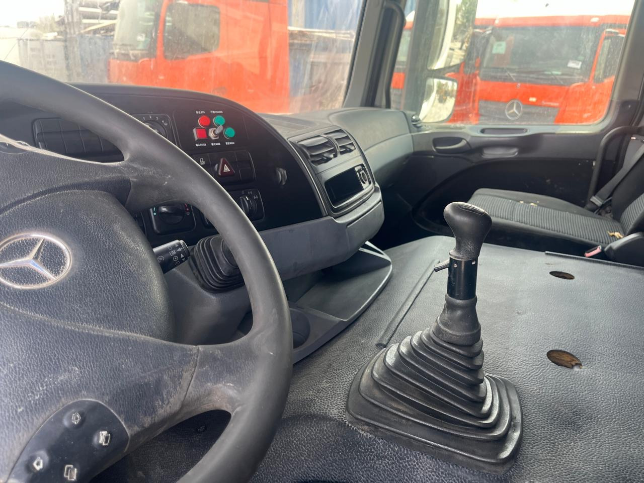 MERCEDES-BENZ Actros 3341 - Camión chasis: foto 4 MERCEDES-BENZ Actros 3341 - Camión chasis: foto 4