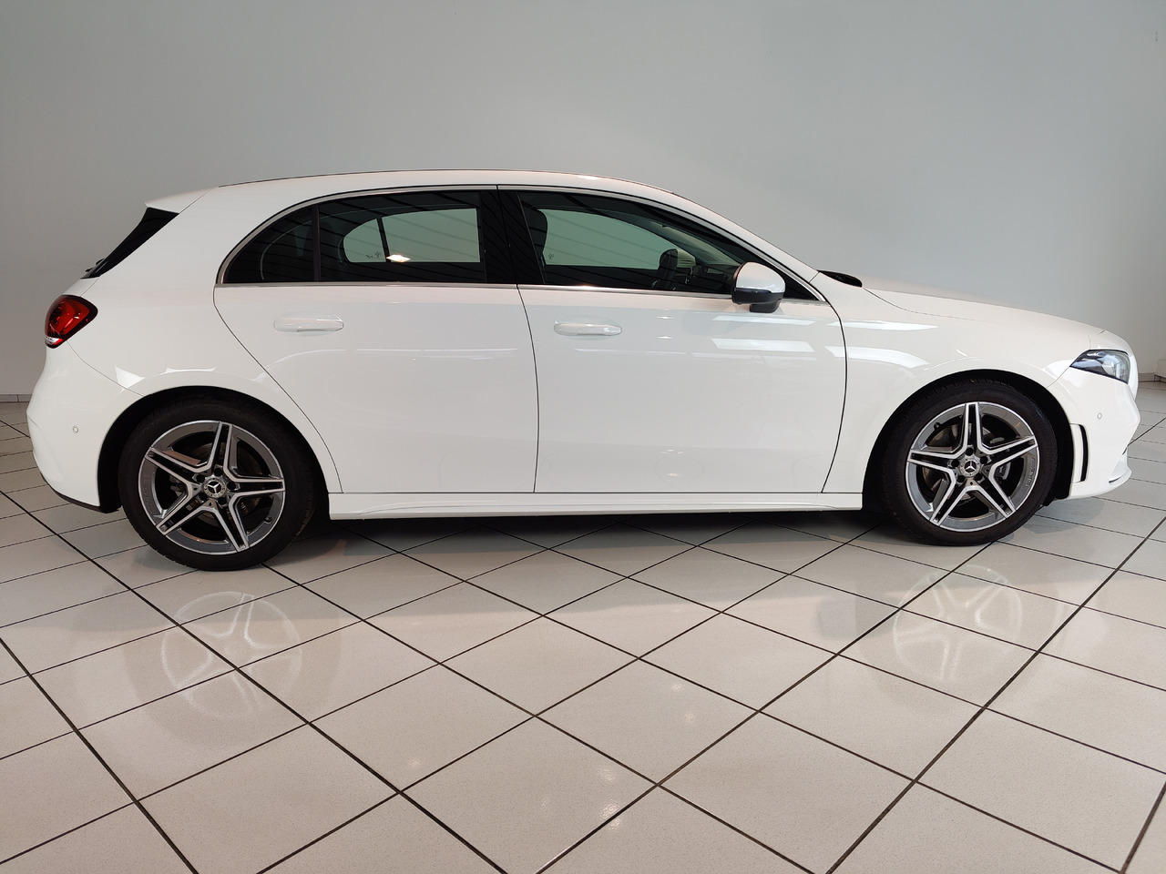 Sedan Mercedes-Benz A 200 7G-DCT AMG Line  Kamera Navi LED SHZ: foto 8