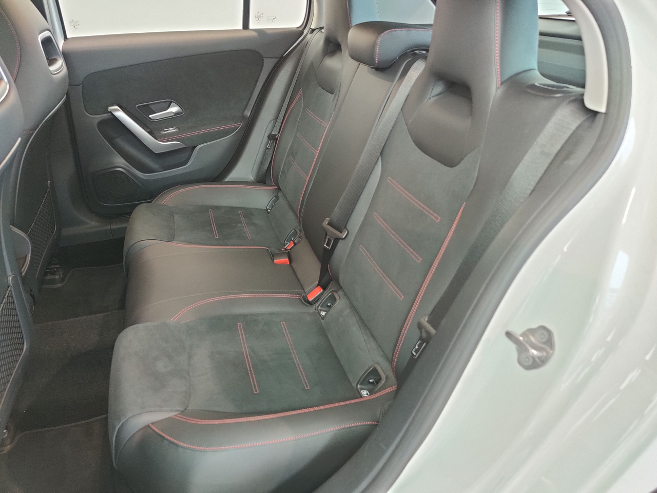 Sedan Mercedes-Benz A 200 7G-DCT AMG Line  Kamera Navi LED SHZ: foto 11