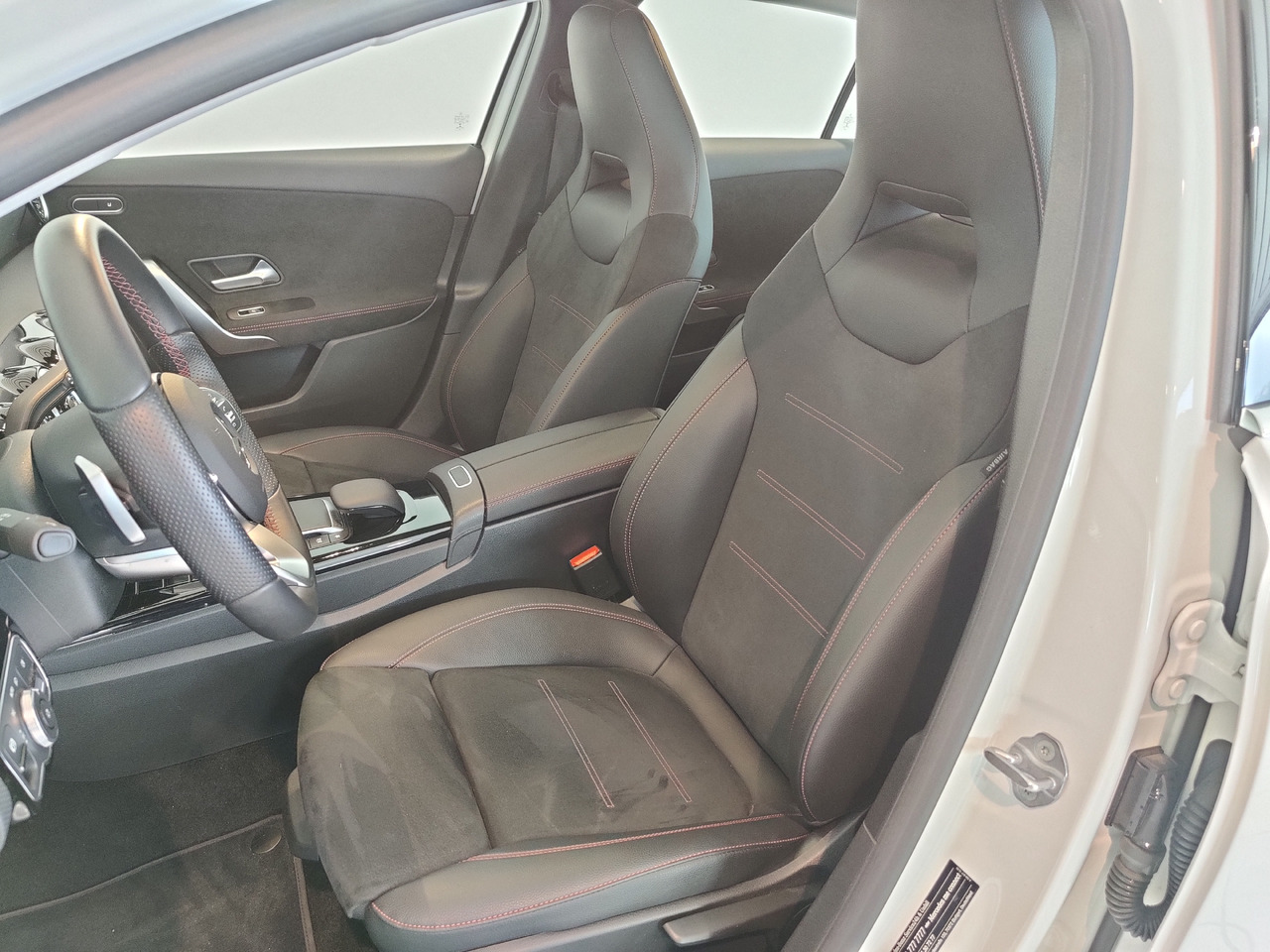 Sedan Mercedes-Benz A 200 7G-DCT AMG Line  Kamera Navi LED SHZ: foto 10