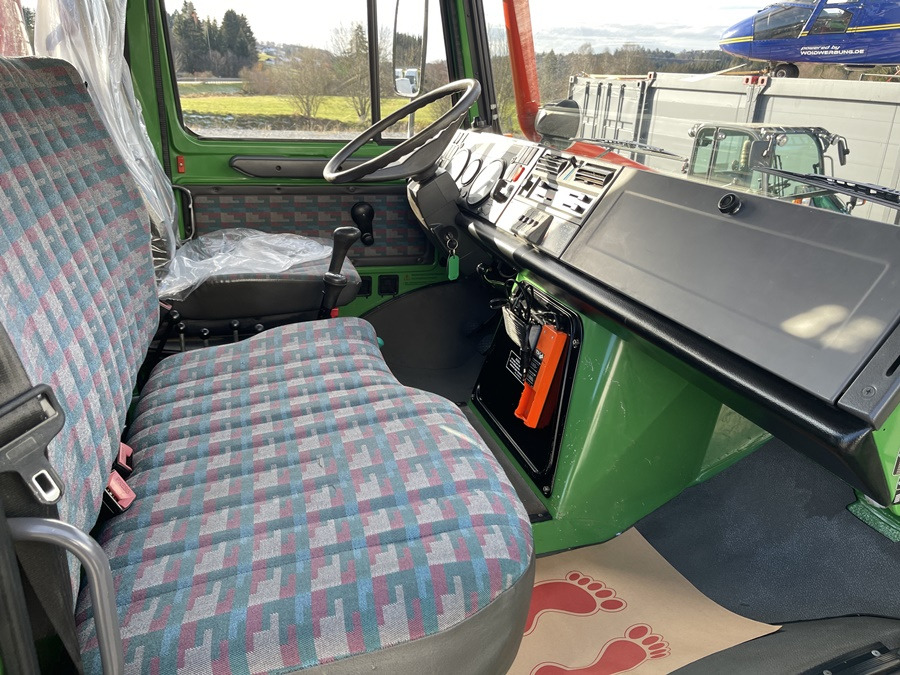 Unimog Unimog U2100 Agrar-Forst , erst 28 Tkm, Sammlerfahrzeug , tire control , Hochdach , Ez.2005 - Maquinaria agrícola: foto 4 Unimog Unimog U2100 Agrar-Forst , erst 28 Tkm, Sammlerfahrzeug , tire control , Hochdach , Ez.2005 - Maquinaria agrícola: foto 4