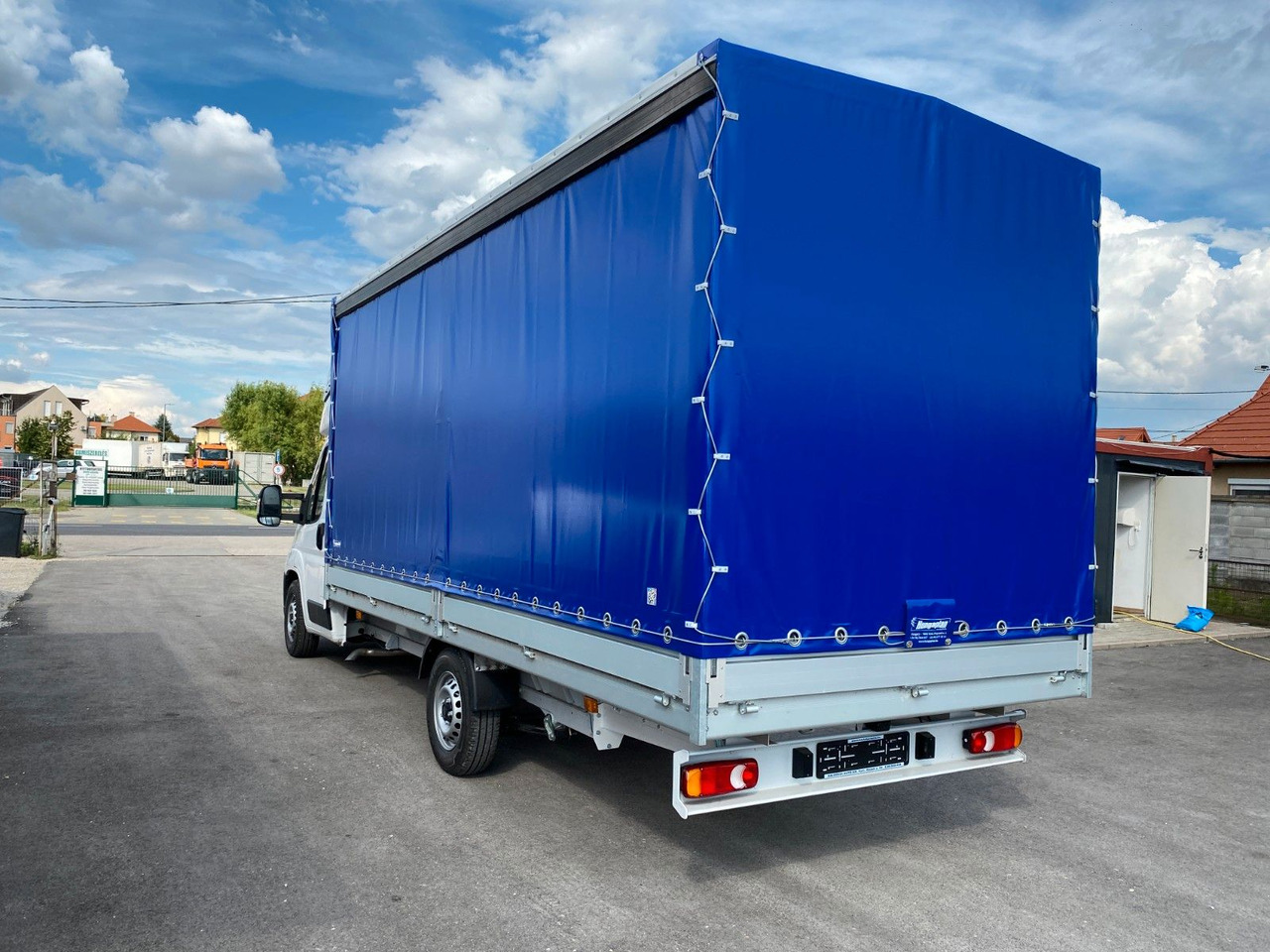 Peugeot BOXER CHC L4 HEAVY PRITSCHE+PLANE+SCHLAFKABINE - Furgoneta con lona: foto 4 Peugeot BOXER CHC L4 HEAVY PRITSCHE+PLANE+SCHLAFKABINE - Furgoneta con lona: foto 4