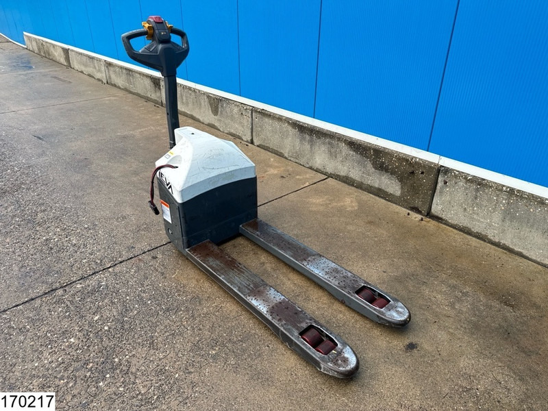 Leva LPEPT1.5 1500 kg, 0.2 m, electric, 1317 hours - Transpaleta: foto 3 Leva LPEPT1.5 1500 kg, 0.2 m, electric, 1317 hours - Transpaleta: foto 3