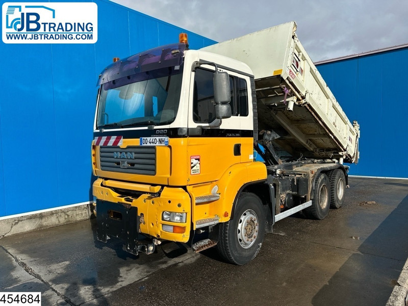 MAN TGA 26 390 6x4, Manual, Steel suspension - Camión volquete: foto 1 MAN TGA 26 390 6x4, Manual, Steel suspension - Camión volquete: foto 1