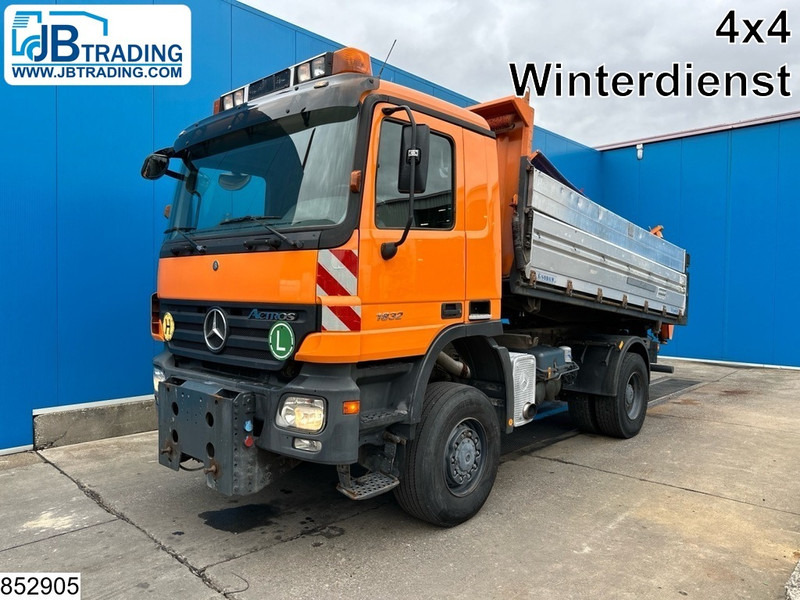 Mercedes-Benz Actros 1832 4X4, Grit spreader, Snow plough, Tipper - Camión volquete: foto 1 Mercedes-Benz Actros 1832 4X4, Grit spreader, Snow plough, Tipper - Camión volquete: foto 1