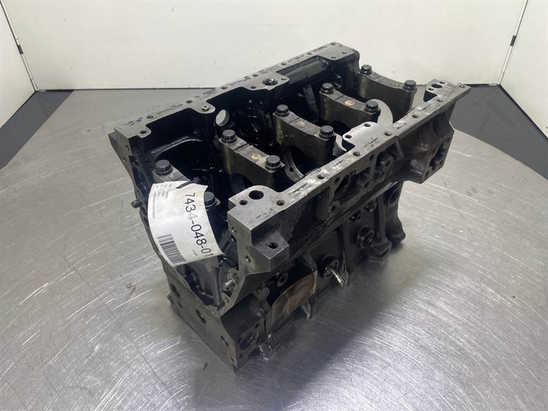 Ahlmann AS900-Cummins B3.3T-4989845-Crankcase/Unterblock - Motor para Maquinaria de construcción: foto 2 Ahlmann AS900-Cummins B3.3T-4989845-Crankcase/Unterblock - Motor para Maquinaria de construcción: foto 2