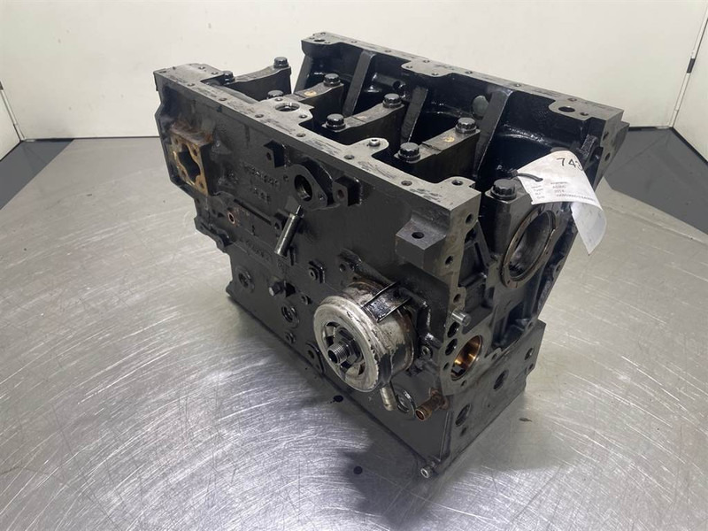 Ahlmann AS900-Cummins B3.3T-4989845-Crankcase/Unterblock - Motor para Maquinaria de construcción: foto 4 Ahlmann AS900-Cummins B3.3T-4989845-Crankcase/Unterblock - Motor para Maquinaria de construcción: foto 4