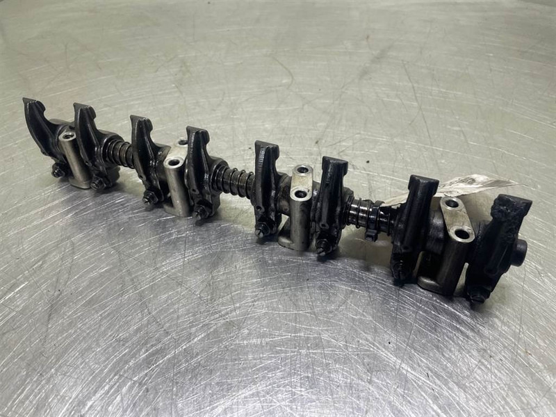Ahlmann AS900-Cummins B3.3T-Rocker arm assembly - Motor para Maquinaria de construcción: foto 4 Ahlmann AS900-Cummins B3.3T-Rocker arm assembly - Motor para Maquinaria de construcción: foto 4