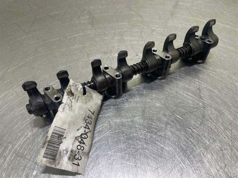 Ahlmann AS900-Cummins B3.3T-Rocker arm assembly - Motor para Maquinaria de construcción: foto 1 Ahlmann AS900-Cummins B3.3T-Rocker arm assembly - Motor para Maquinaria de construcción: foto 1