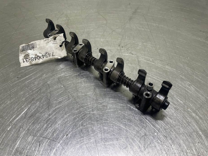 Ahlmann AS900-Cummins B3.3T-Rocker arm assembly - Motor para Maquinaria de construcción: foto 2 Ahlmann AS900-Cummins B3.3T-Rocker arm assembly - Motor para Maquinaria de construcción: foto 2