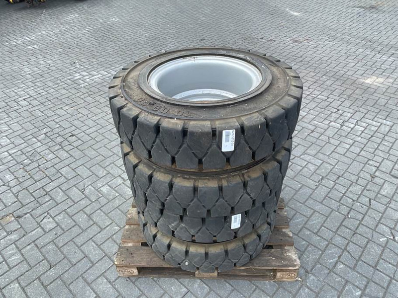 Athletik 10.00-20 - SOLID - Tire/Reifen/Band - Neumáticos y llantas para Maquinaria de construcción: foto 1 Athletik 10.00-20 - SOLID - Tire/Reifen/Band - Neumáticos y llantas para Maquinaria de construcción: foto 1