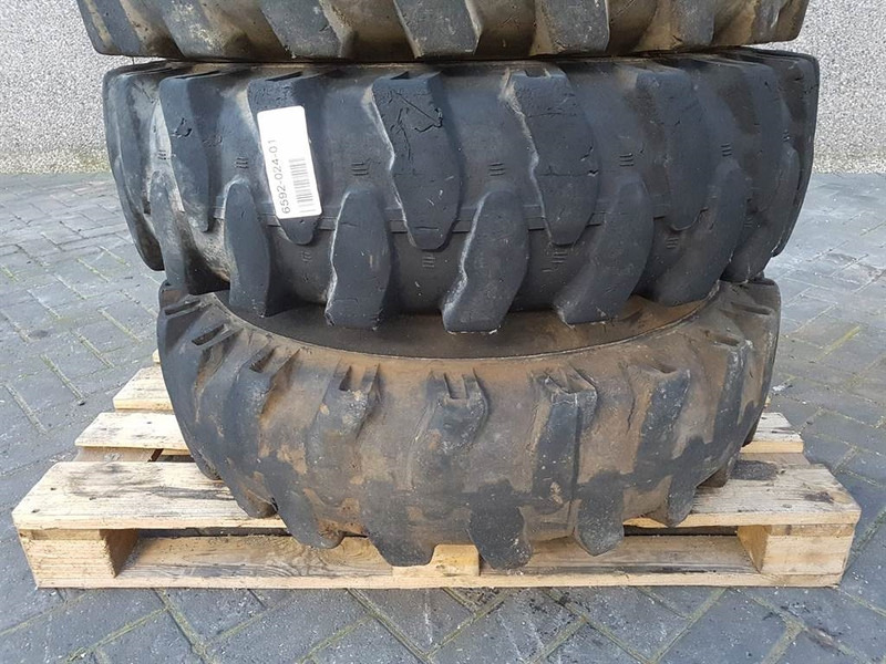 Furukawa W725LS-10.00-20-Tire/Reifen/Band - Neumáticos y llantas para Maquinaria de construcción: foto 2 Furukawa W725LS-10.00-20-Tire/Reifen/Band - Neumáticos y llantas para Maquinaria de construcción: foto 2