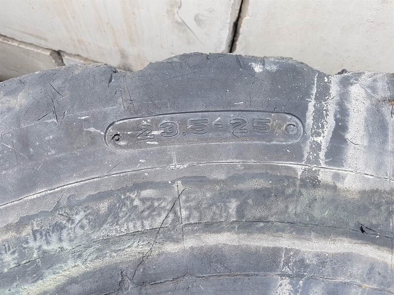 Goodyear 23.5-25 - Tyre/Reifen/Band - Neumático para Maquinaria de construcción: foto 4 Goodyear 23.5-25 - Tyre/Reifen/Band - Neumático para Maquinaria de construcción: foto 4