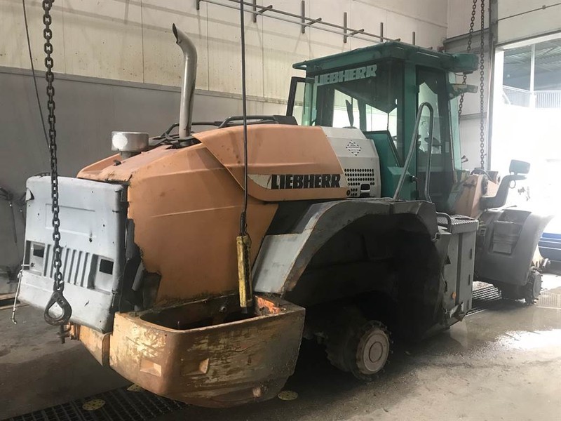Liebherr L 544 (For parts) - Cargadora de ruedas: foto 1 Liebherr L 544 (For parts) - Cargadora de ruedas: foto 1