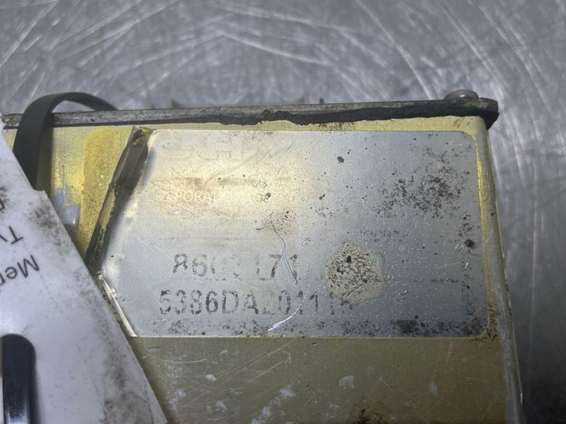 New Holland W110C-CNH 8603171-ECU/Control box/Steuermodul - Sistema eléctrico para Maquinaria de construcción: foto 4 New Holland W110C-CNH 8603171-ECU/Control box/Steuermodul - Sistema eléctrico para Maquinaria de construcción: foto 4