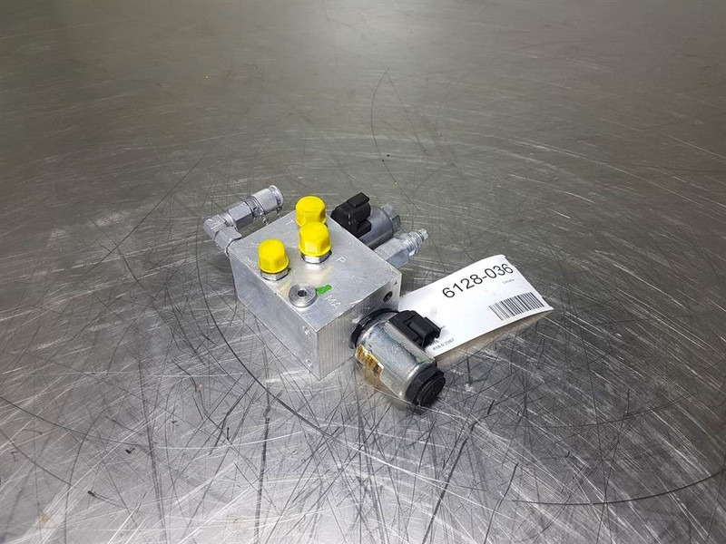 Sennebogen 182454 - 818 - Valve/Ventile/Ventiel - Hidráulica: foto 1 Sennebogen 182454 - 818 - Valve/Ventile/Ventiel - Hidráulica: foto 1