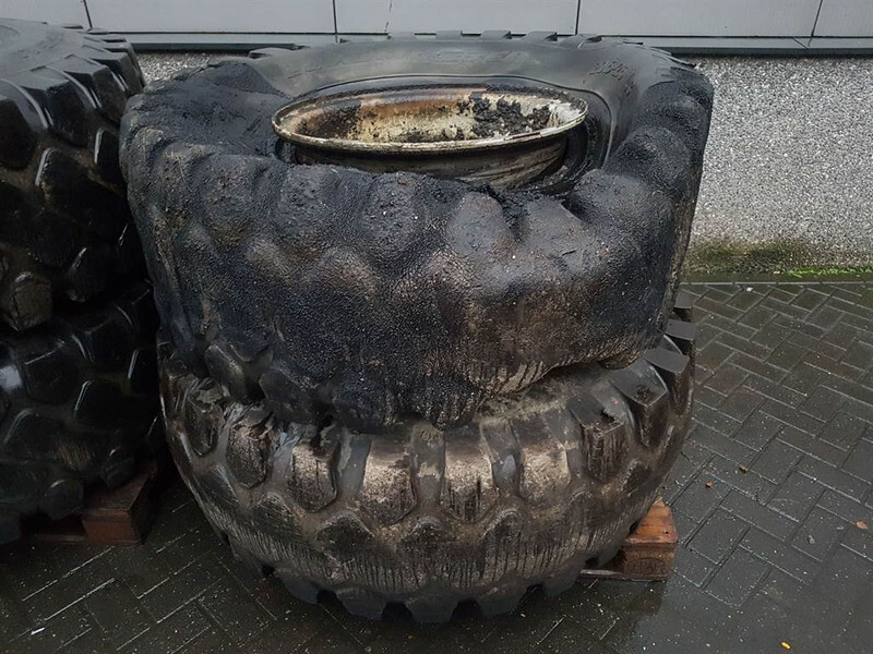 Terex TL210-Solideal 20.5-25-Tire/Reifen/Band - Neumáticos y llantas para Maquinaria de construcción: foto 3 Terex TL210-Solideal 20.5-25-Tire/Reifen/Band - Neumáticos y llantas para Maquinaria de construcción: foto 3