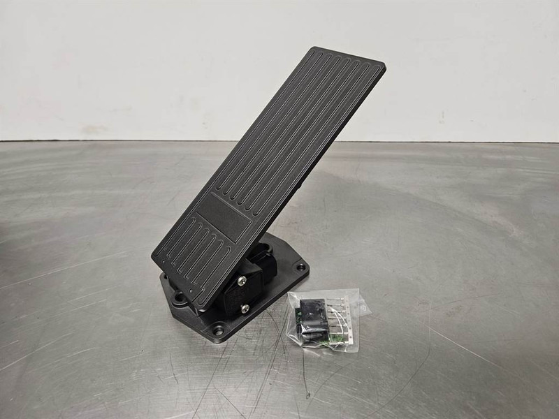 Terex TL260-5350260006-Gas pedal/Fusspedal/Gaspedaal - Sistema eléctrico para Maquinaria de construcción: foto 1 Terex TL260-5350260006-Gas pedal/Fusspedal/Gaspedaal - Sistema eléctrico para Maquinaria de construcción: foto 1