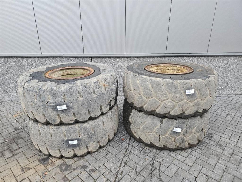 Terex TL260S-Banden 20.5-R25-Solid wheels / Full Gummi - Neumáticos y llantas para Maquinaria de construcción: foto 1 Terex TL260S-Banden 20.5-R25-Solid wheels / Full Gummi - Neumáticos y llantas para Maquinaria de construcción: foto 1